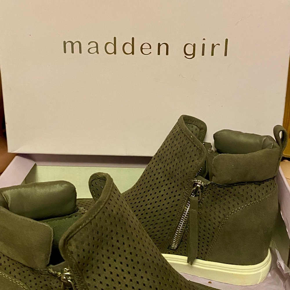 Madden Girl Perfekt Grey Fab Size 8.5 Brand New In Box